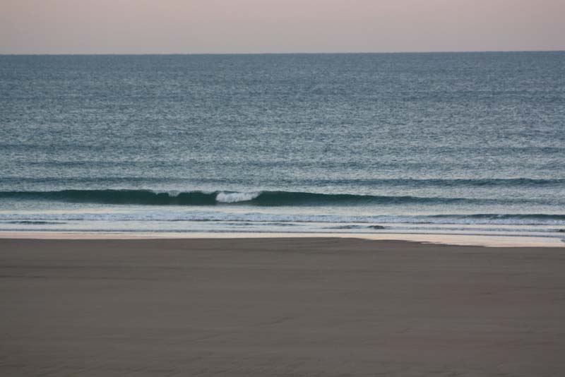 Mini vagues vent ENE modéré et de la fraîcheur….