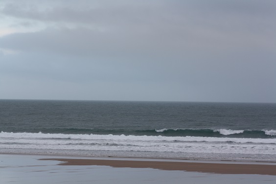 Houle Longue en légère baisse et vent on shore modéré Houle Longue en légère baisse et vent on shore modéré