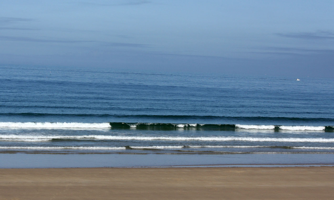 Petites vagues, beau temps, vent Sud puis NE modéré