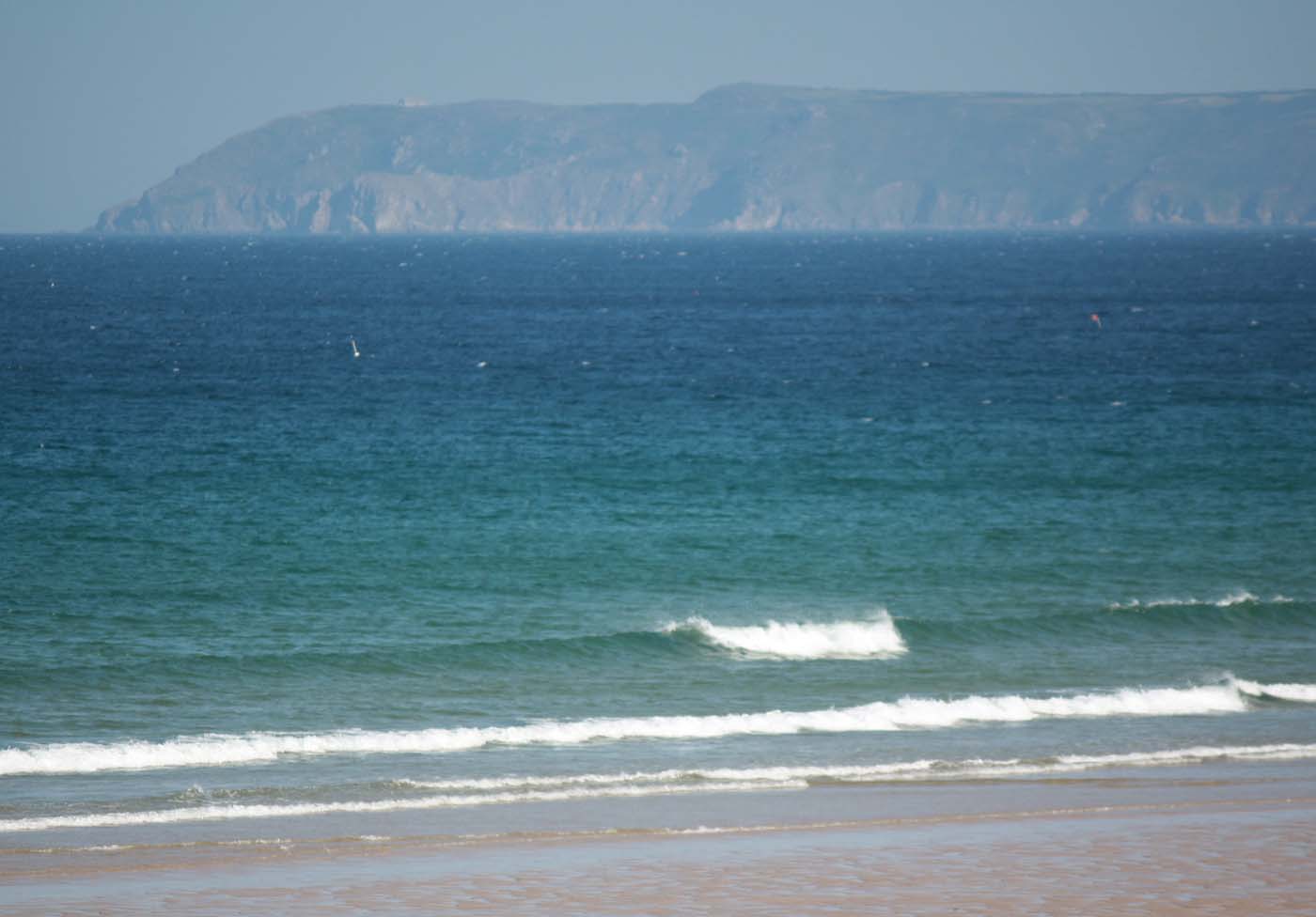 Petites vagues vent NNE modéré en baisse Petites vagues vent NNE modéré en baisse