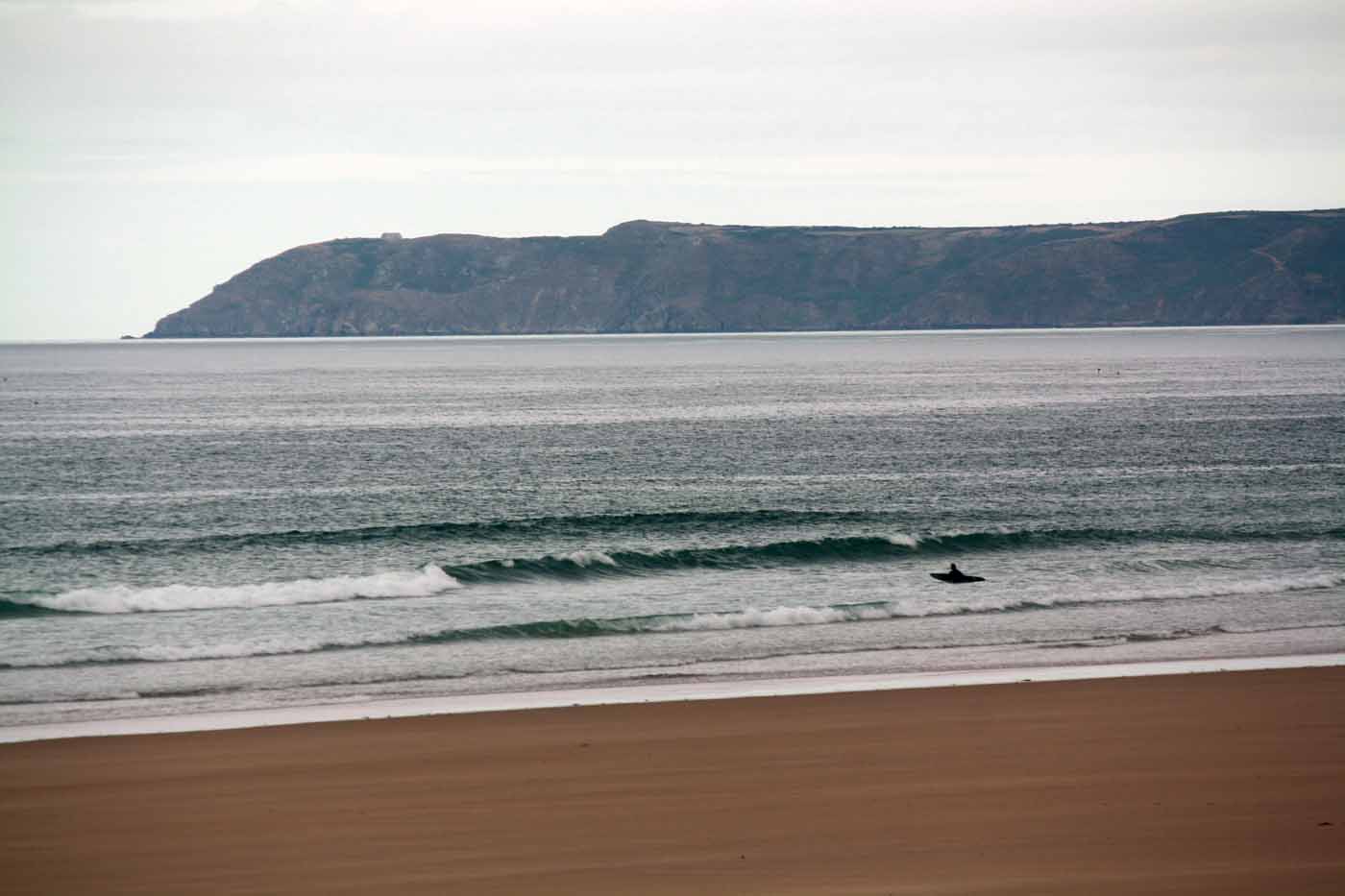 Houle qui pousse surf possible vent d’ouest modéré Houle qui pousse surf possible vent d’ouest modéré