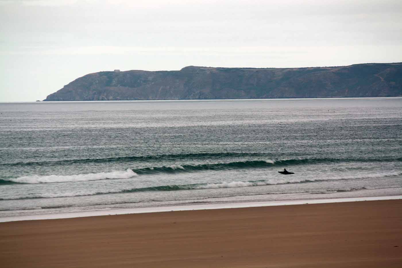 Houle qui pousse surf possible vent d’ouest modéré