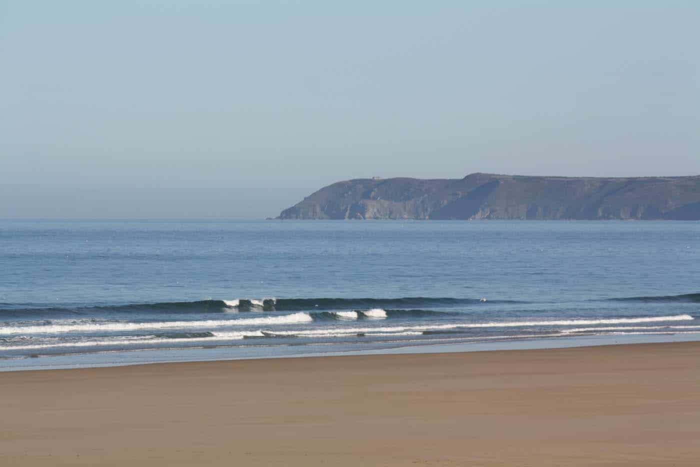 Vagues propres en baisse, soleil et vent faible, ça surf !!! Vagues propres en baisse, soleil et vent faible, ça surf !!!