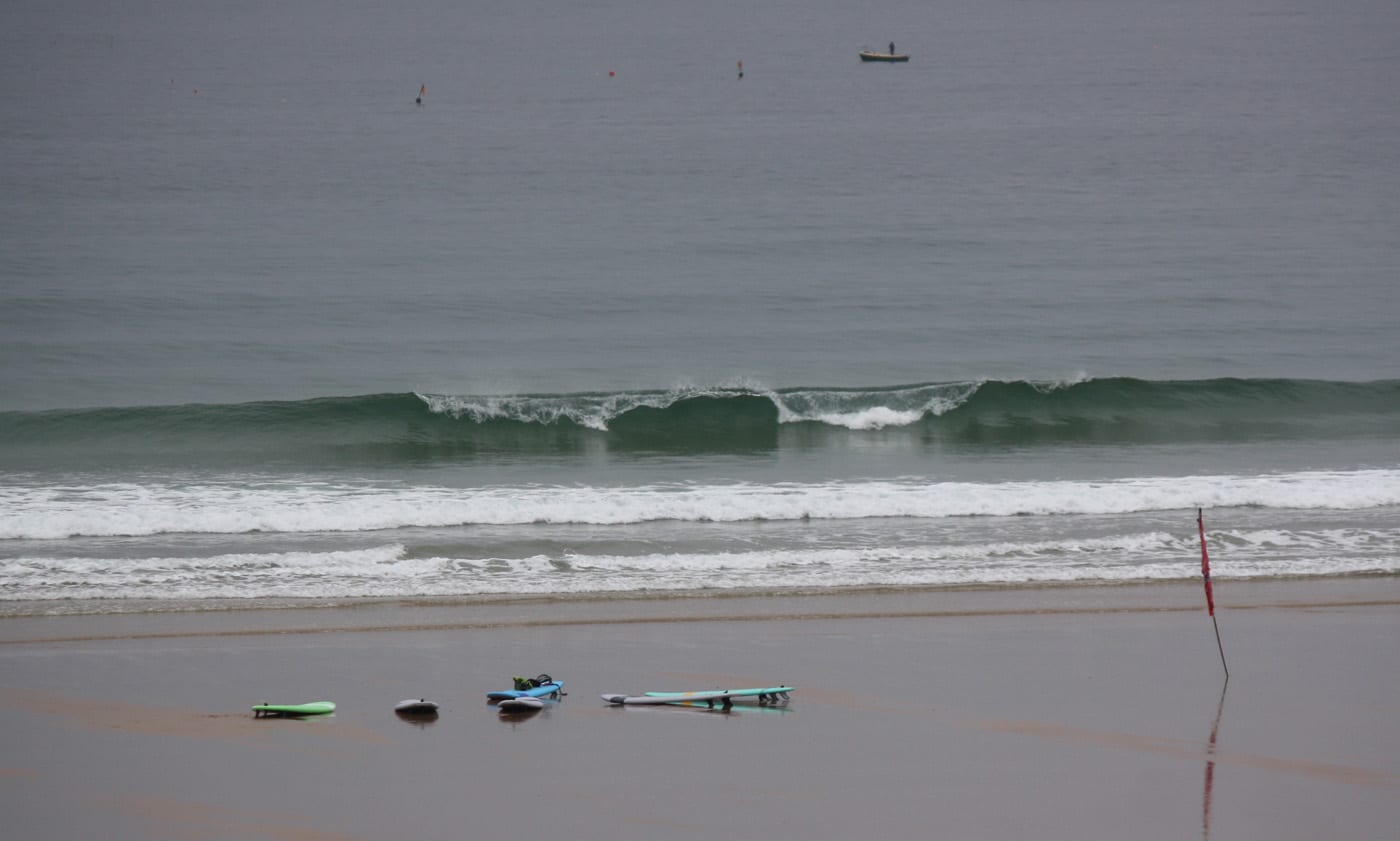 Belles petites vagues propres ce matin, vent faible à modéré ONO