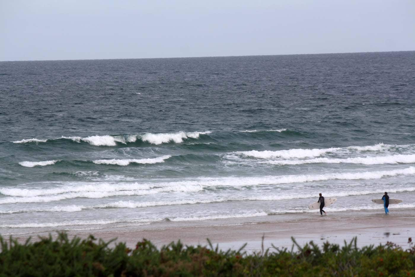 Temps couvert avec du vent, vagues ventées mais surfables Temps couvert avec du vent, vagues ventées mais surfables
