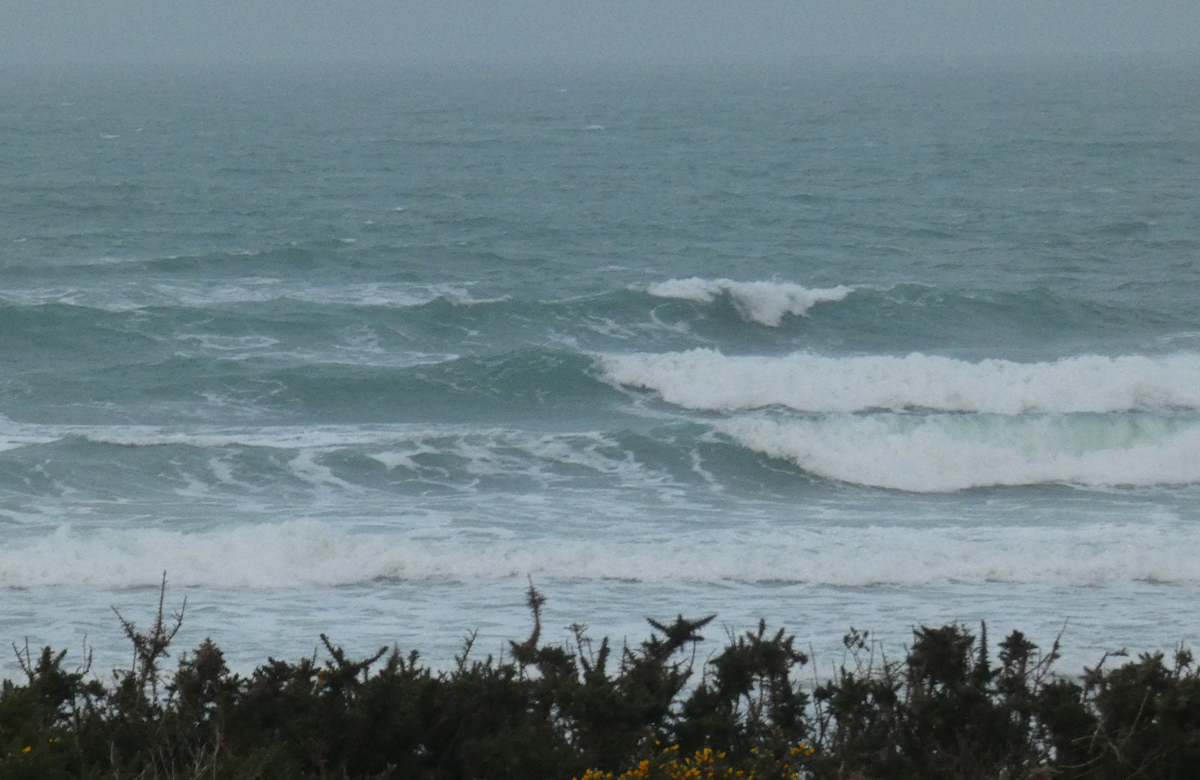 Vagues agitées mais surfables vent Ouest modéré Vagues agitées mais surfables vent Ouest modéré