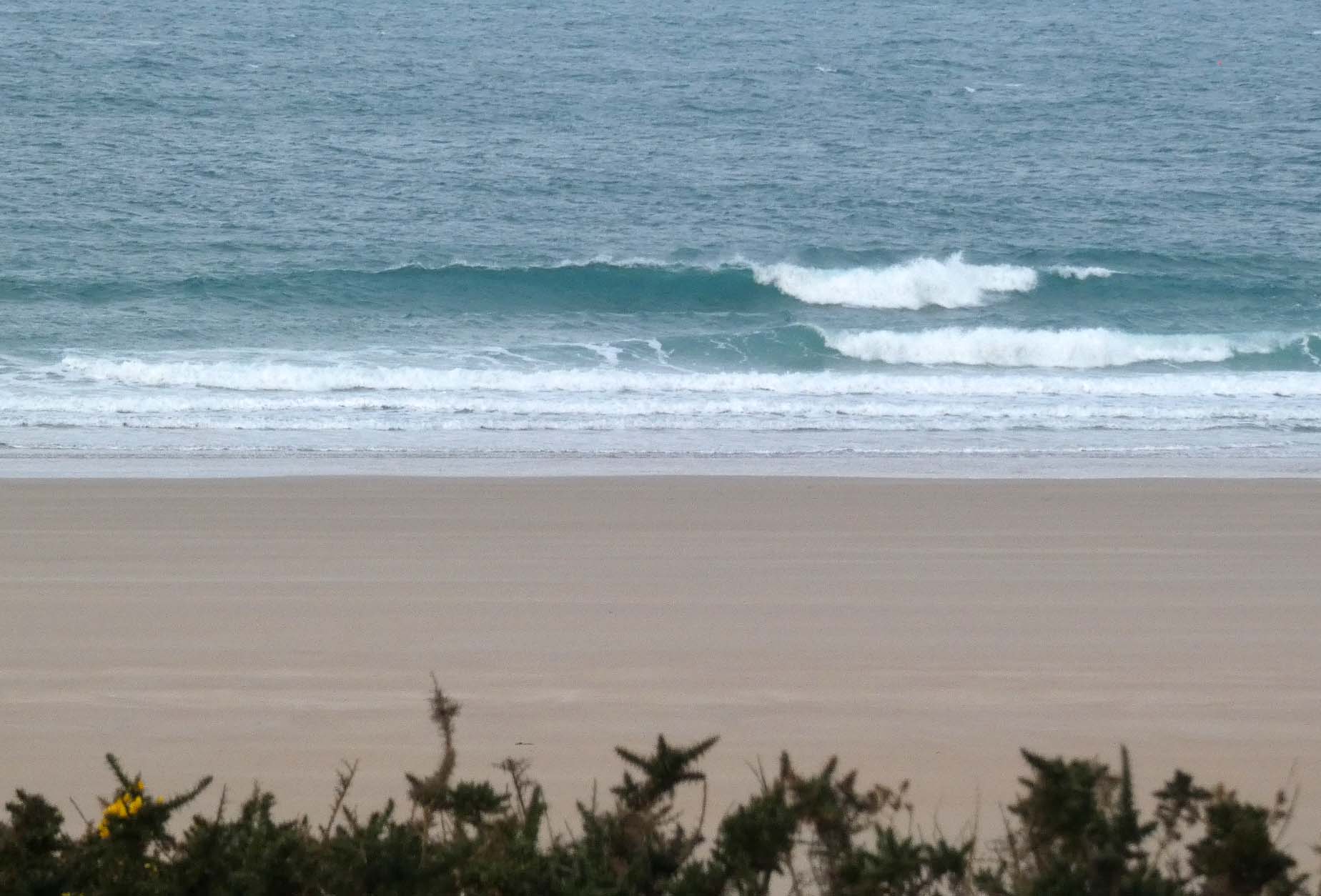 Petites vagues surfables vent SO puis ONO modéré Petites vagues surfables vent SO puis ONO modéré