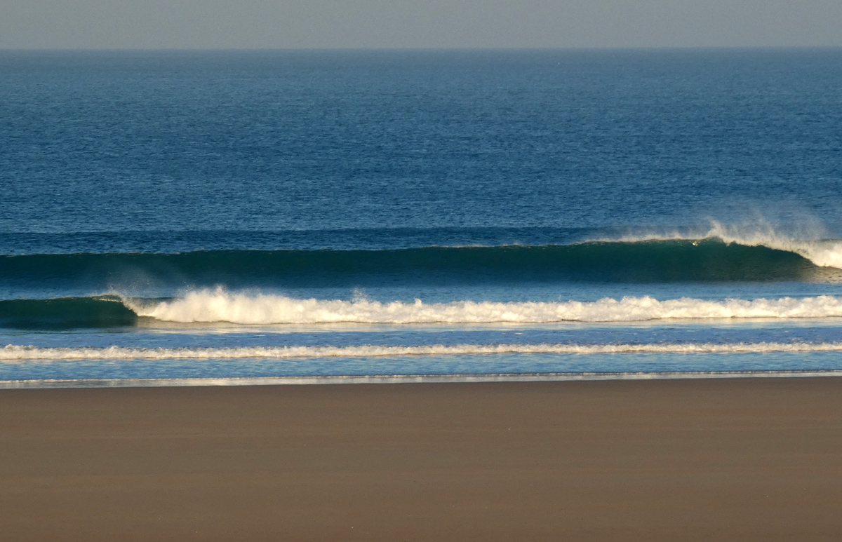 Houle propre en baisse et vent ESE Modéré ça surf toujours !!! Houle propre en baisse et vent ESE Modéré ça surf toujours !!!