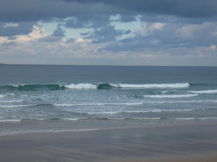Houle légèrement ridée et vagues de 70cm Houle légèrement ridée et vagues de 70cm