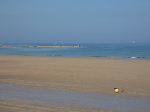 Pas de vagues, No waves, No olas, Tidak ombak ! Pas de vagues, No waves, No olas, Tidak ombak !