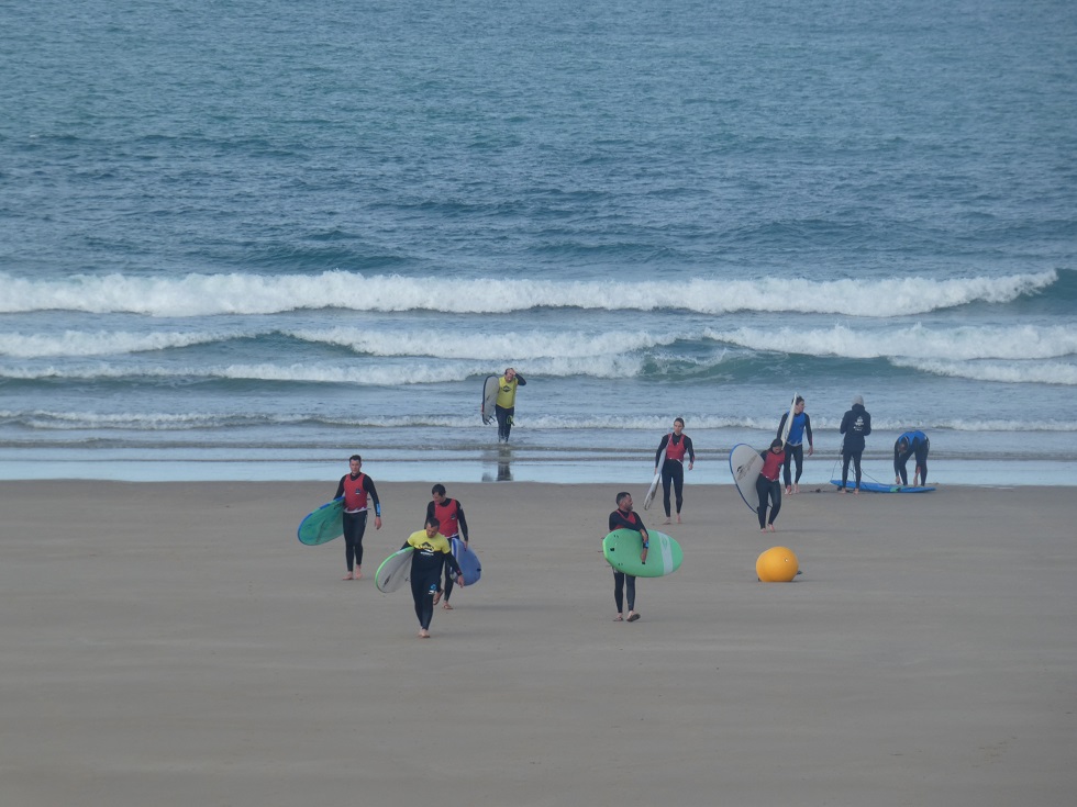 Changement de saison mais toujours de l’action à l’école de surf Changement de saison mais toujours de l’action à l’école de surf