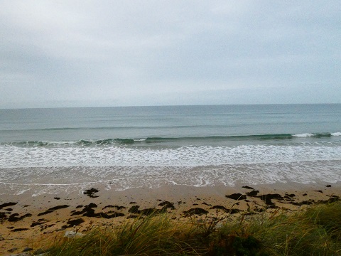 Petites vagues propres et pluie Petites vagues propres et pluie