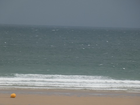 Petites vagues et vent soutenu Petites vagues et vent soutenu