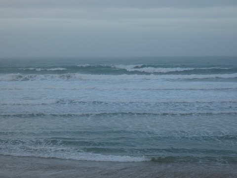 Houle toujours solide mais vent on shore