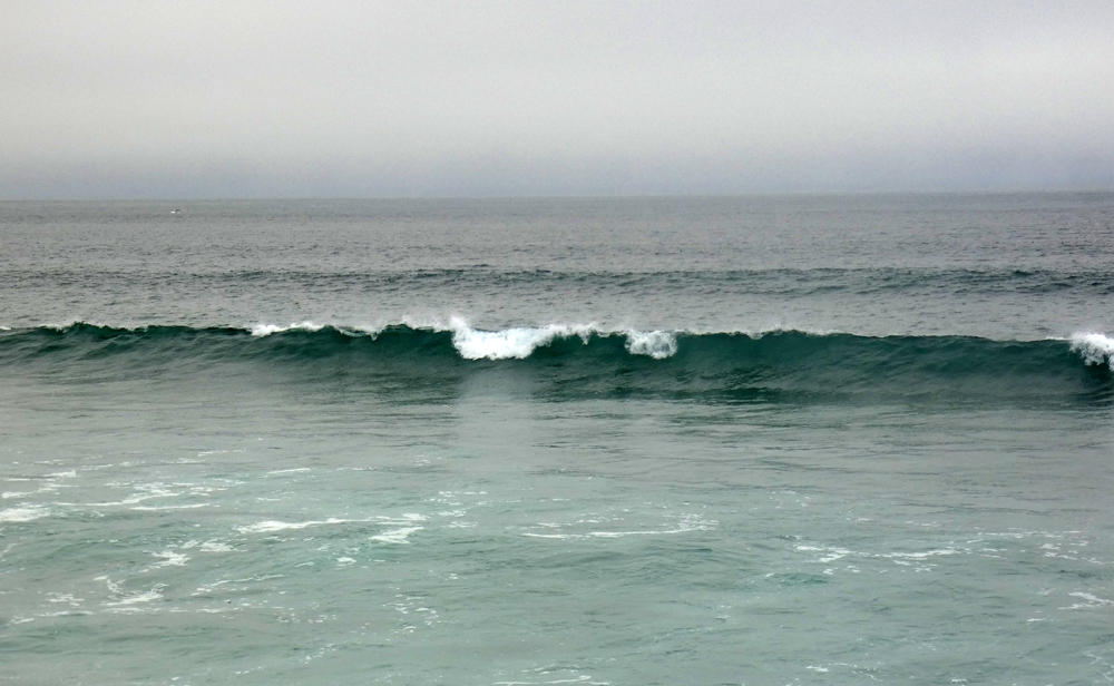 Belle houle longue et vent Sud faible ACTION Belle houle longue et vent Sud faible ACTION