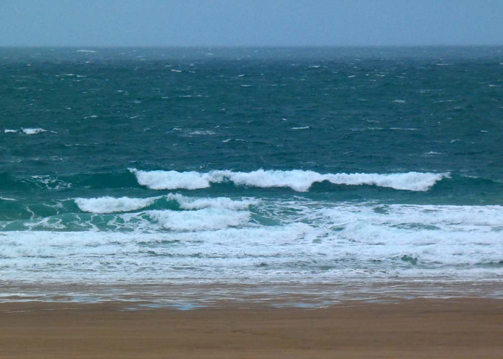 Houle NO + vent d’Ouest = vagues ventées Houle NO + vent d’Ouest = vagues ventées