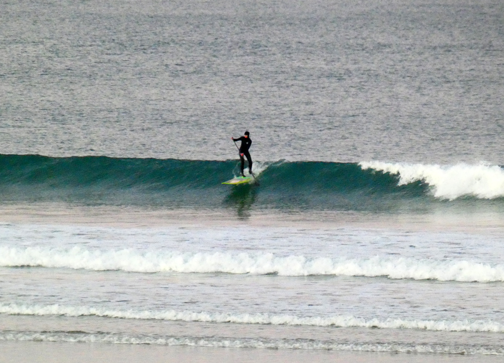 Petites vagues propres et vent d ‘est en hausse dans l’après midi Petites vagues propres et vent d ‘est en hausse dans l’après midi