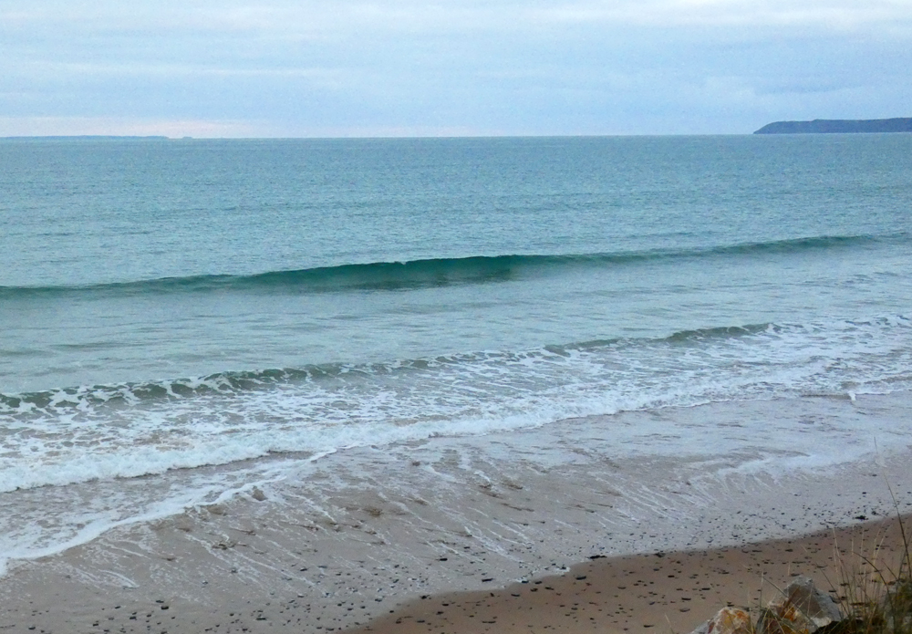 Pas de vagues ce matin mais houle et vent de Sud en hausse dans la journée Pas de vagues ce matin mais houle et vent de Sud en hausse dans la journée