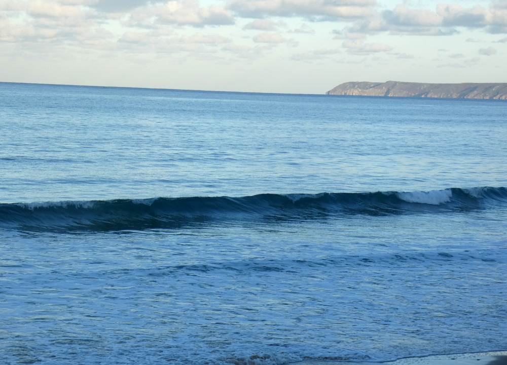 Petites vagues propres vent NE faible à modéré Petites vagues propres vent NE faible à modéré