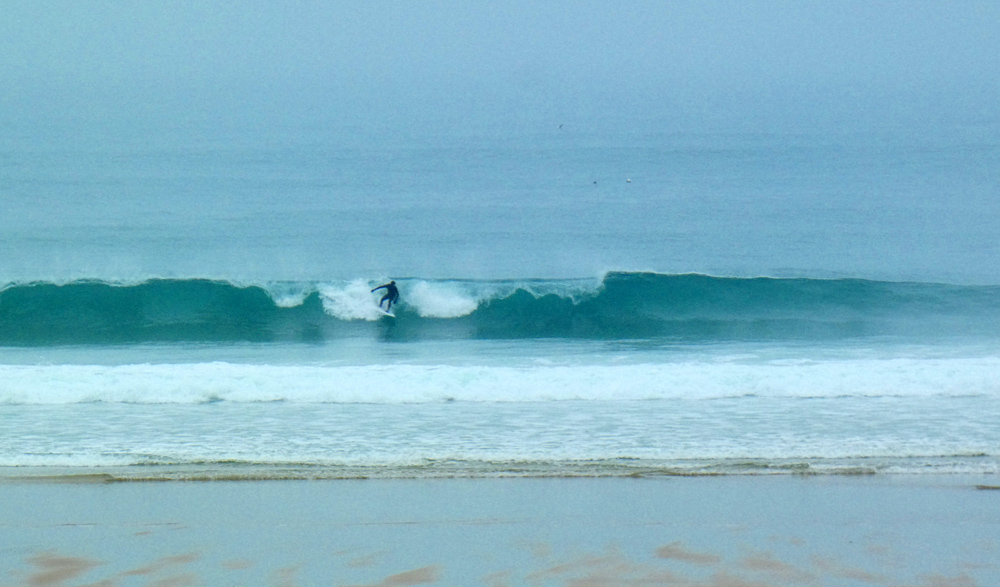 Ya des vagues vent Sud faible ACTION !! Ya des vagues vent Sud faible ACTION !!