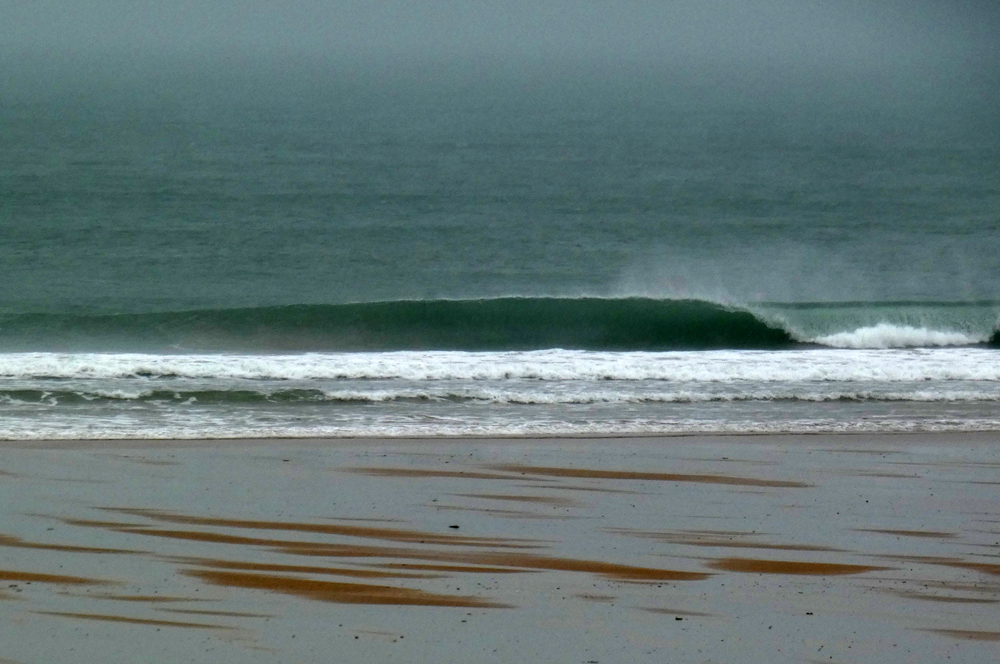 Temps pourri et vagues correctes Temps pourri et vagues correctes