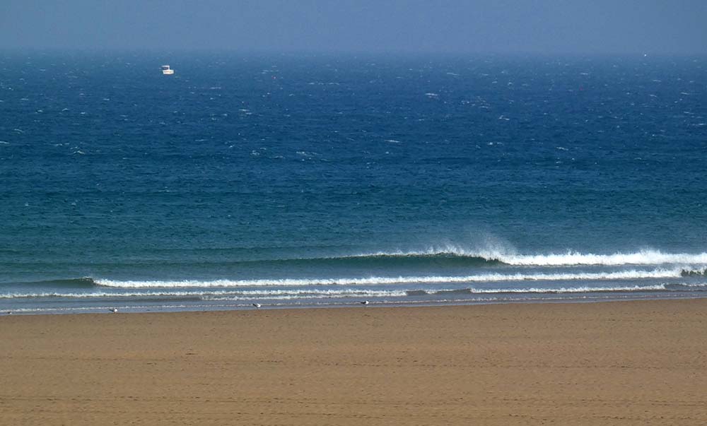 Toujours pas de surf en vue !! vent de terre soutenu !!